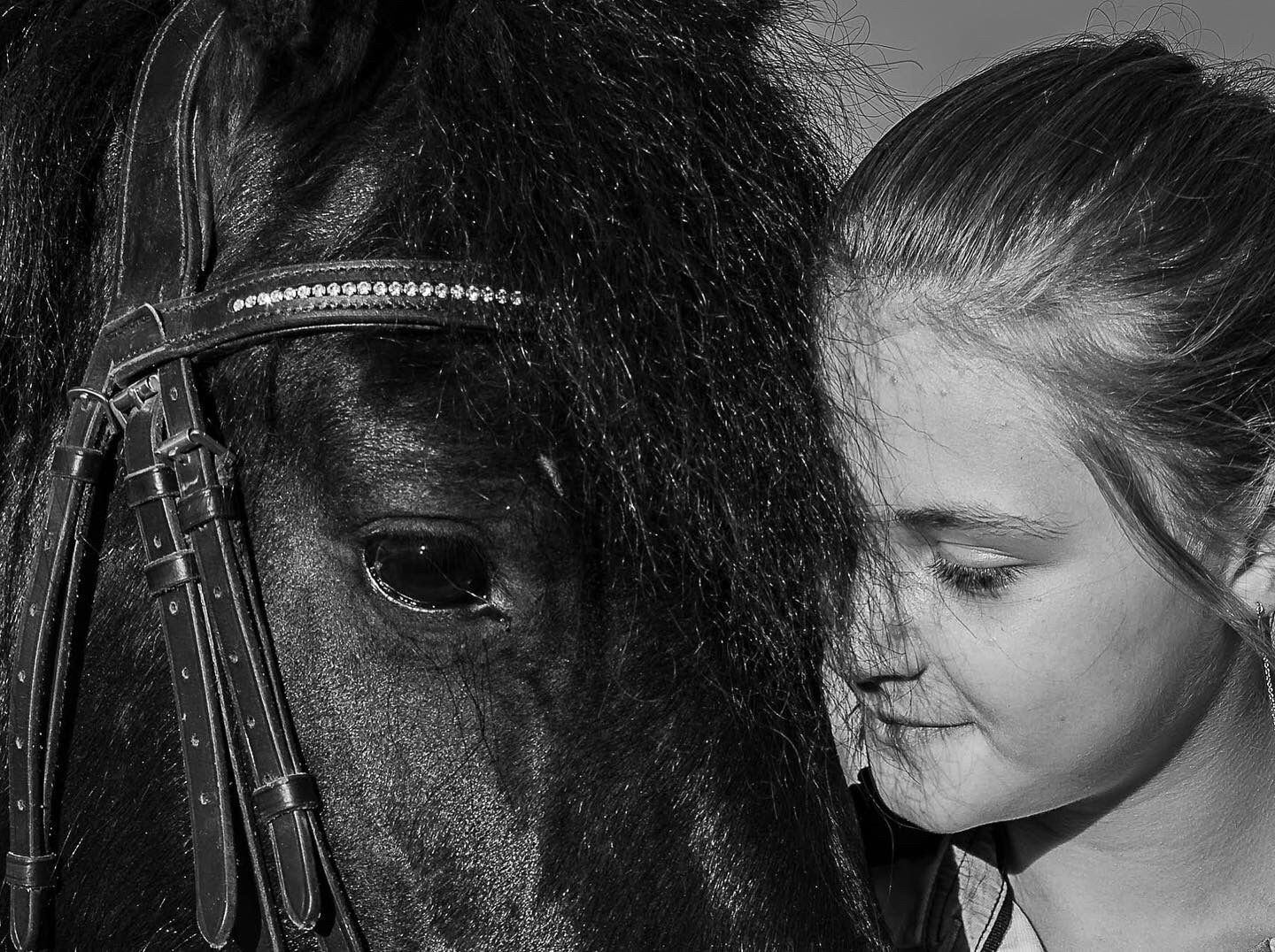 Fundatia Umanitara ASSIST - Fundraising for a 12-year-old student with S-shaped scoliosis