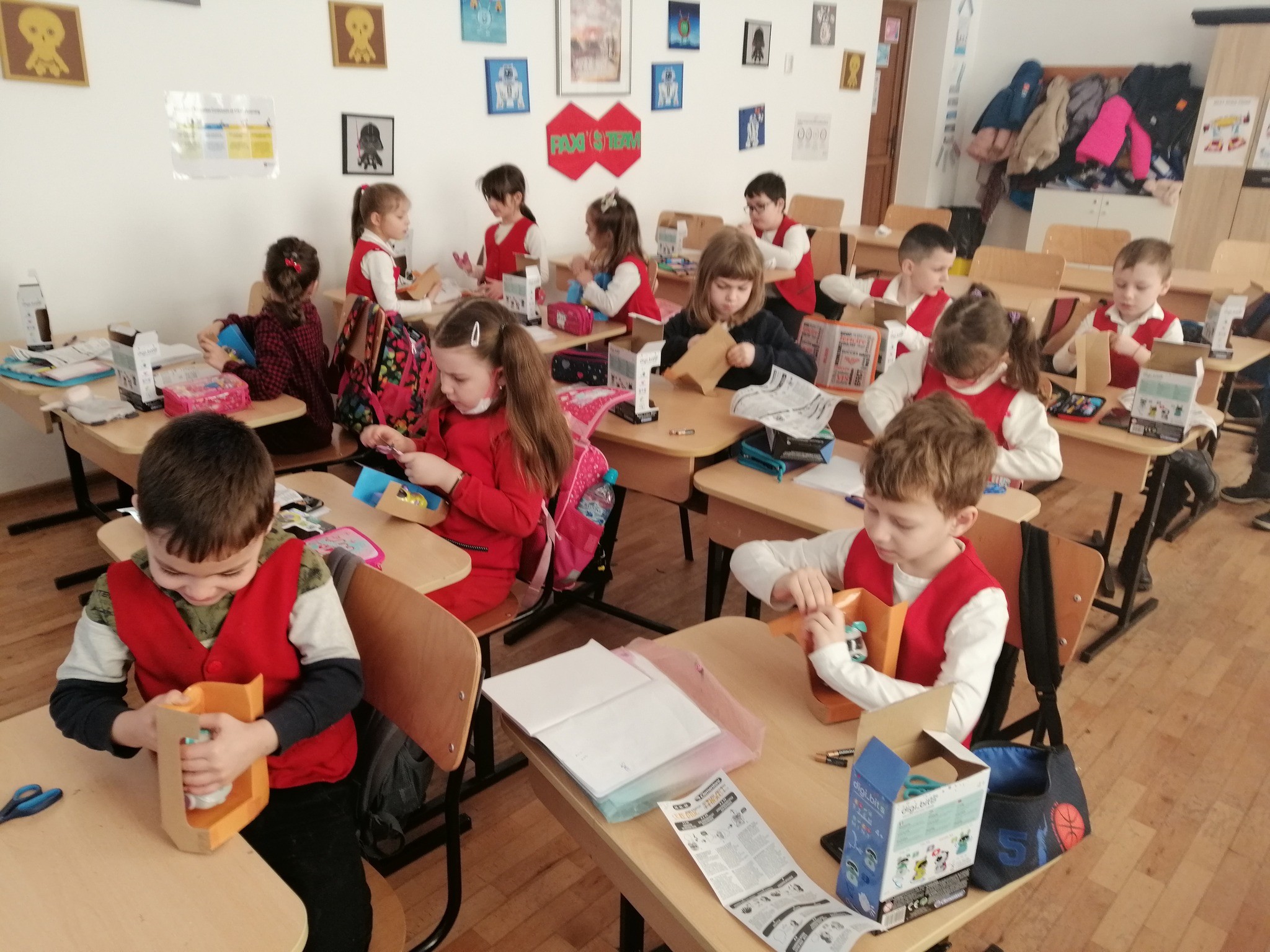 Fundatia Umanitara ASSIST - campanie de donoare pentru dotarea laboratorului de robotica - Scoala Gimnaziala Ipotesti