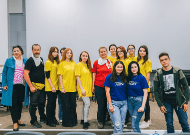 122 Schultaschen wurden bei der Veranstaltung „Rhythmus und Improvisation für ein gesundes Leben” gespendet