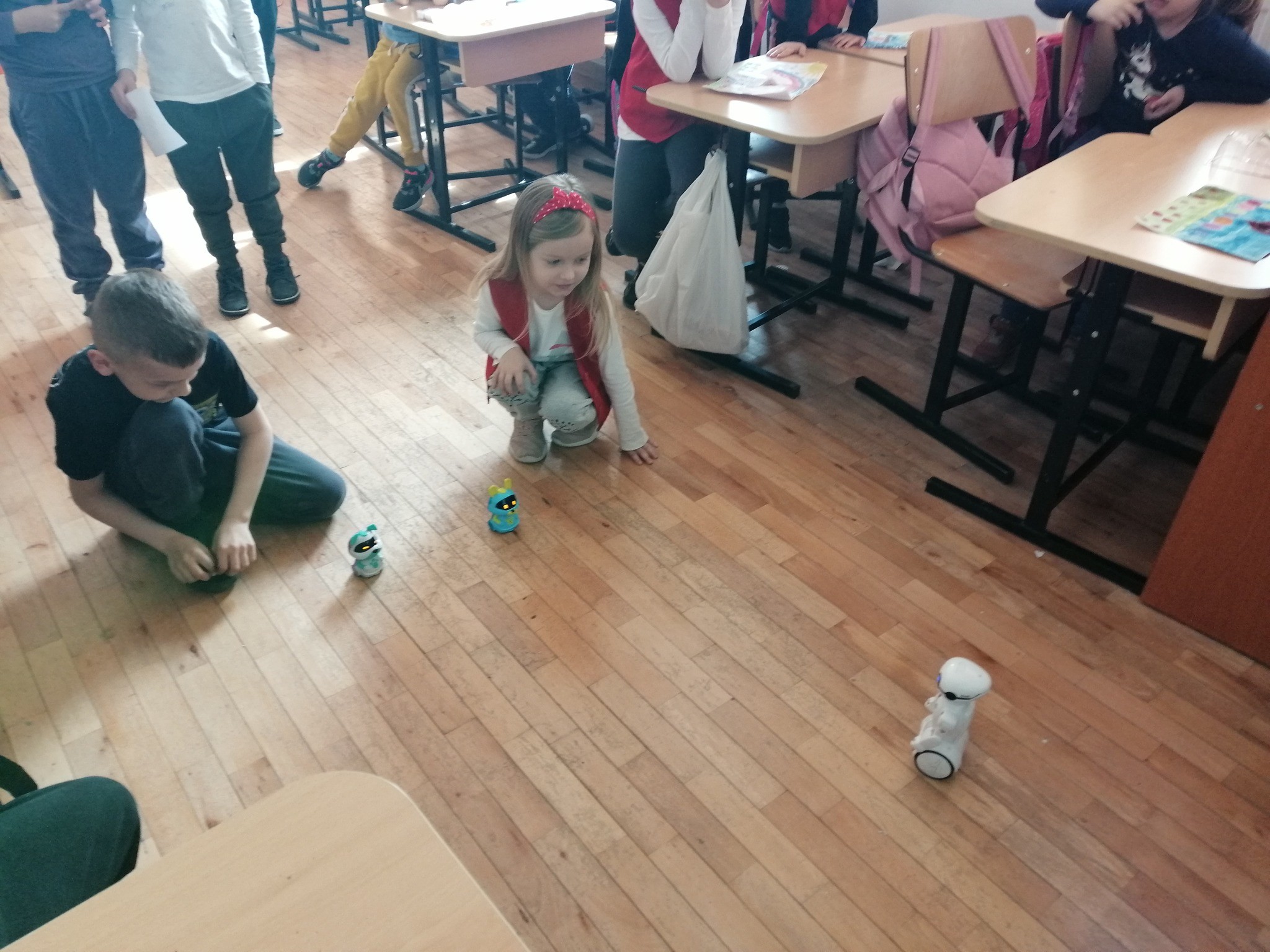 Fundatia Umanitara ASSIST - campanie de donoare pentru dotarea laboratorului de robotica - Scoala Gimnaziala Ipotesti