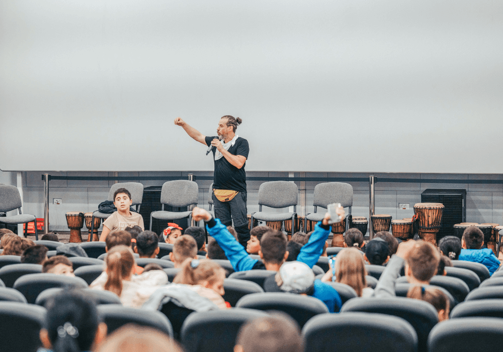 122 de ghiozdane donate la evenimentul Ritm și improvizație pentru o viață sănătoasă - Fundatia Umanitara ASSIST