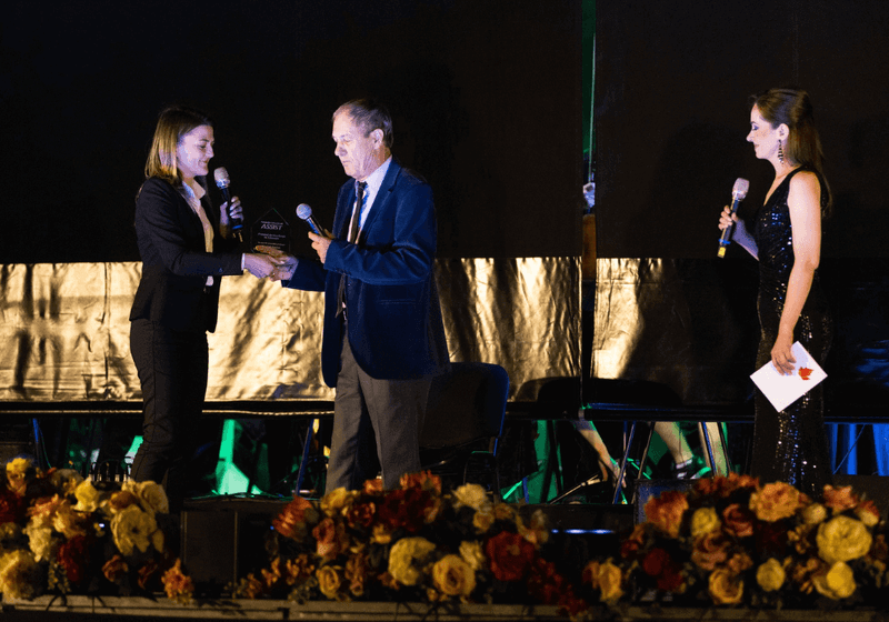 Excellence in Education Award presented by Fundatia Umanitara ASSIST on the stage of the Autumn Symphonies (Simfonii de Toamnă)  - Fundatia Umanitara ASSIST - Suceava