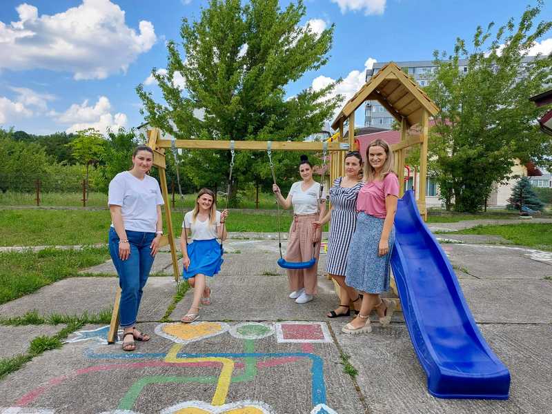 Fundatia Umanitara ASSIST offered the children from Help Autism Suceava a playground