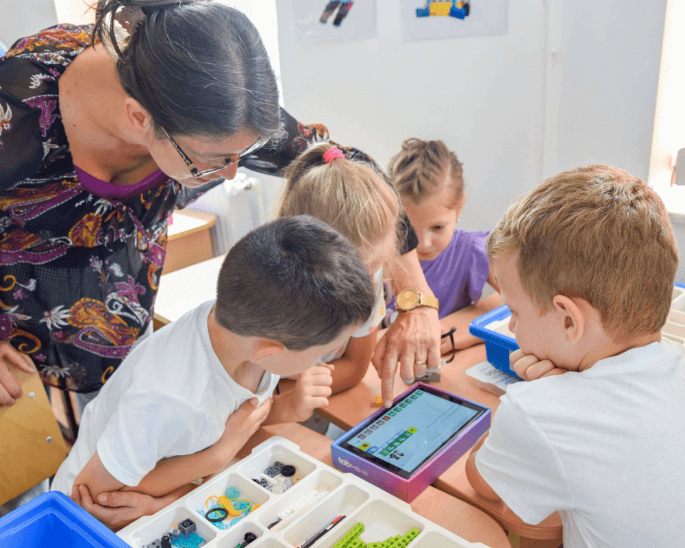 We equipped the robotics laboratory at Ipotești School! - Fundatia Umanitara ASSIST - Suceava