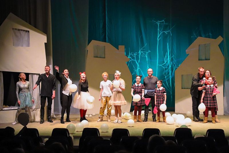 Fundatia Umanitara ASSIST - spectacol de teatru pentru refugiatii din Ucraina