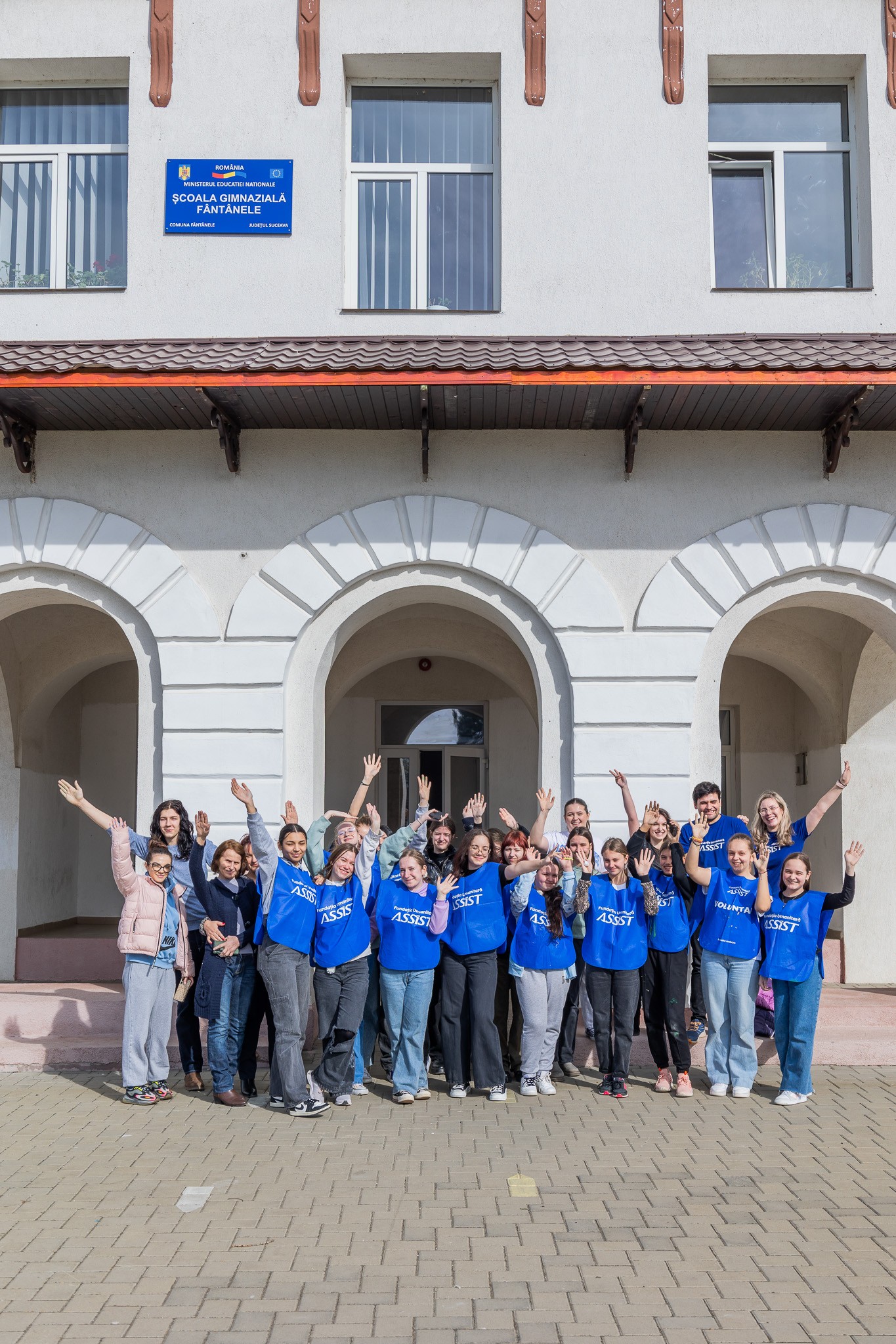 The ASSIST Humanitarian Foundation volunteers in front of the Fantanele School
