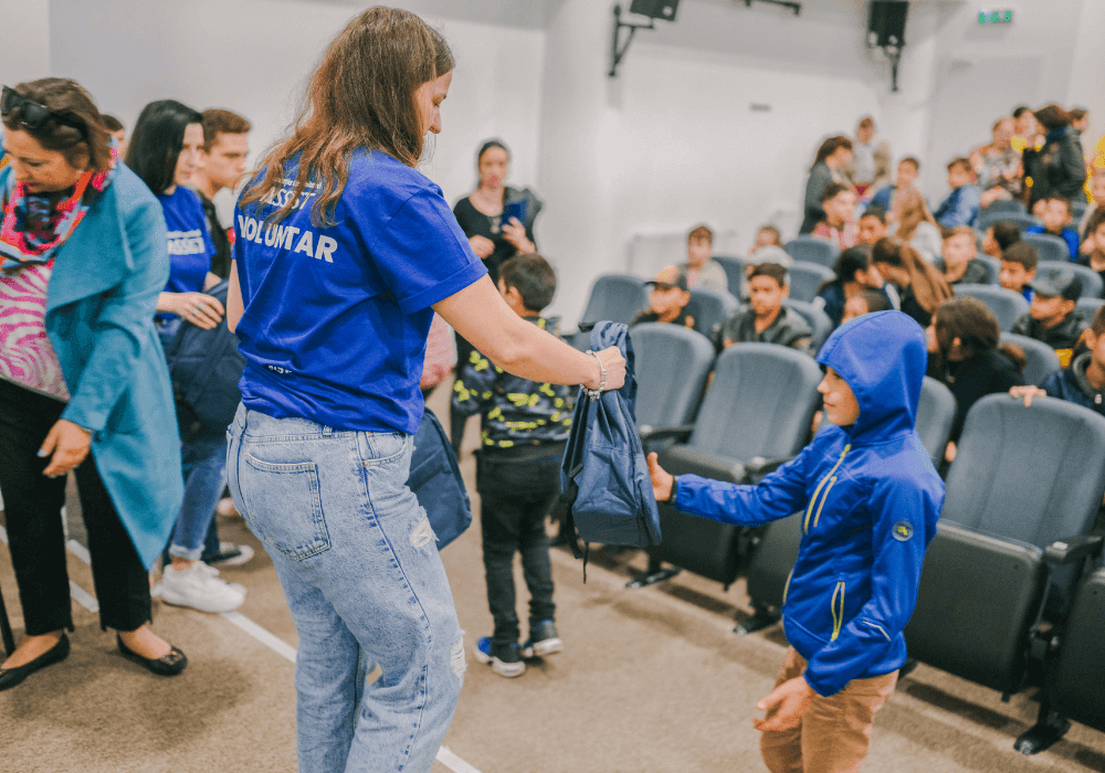 122 de ghiozdane donate la evenimentul Ritm și improvizație pentru o viață sănătoasă - Fundatia Umanitara ASSIST