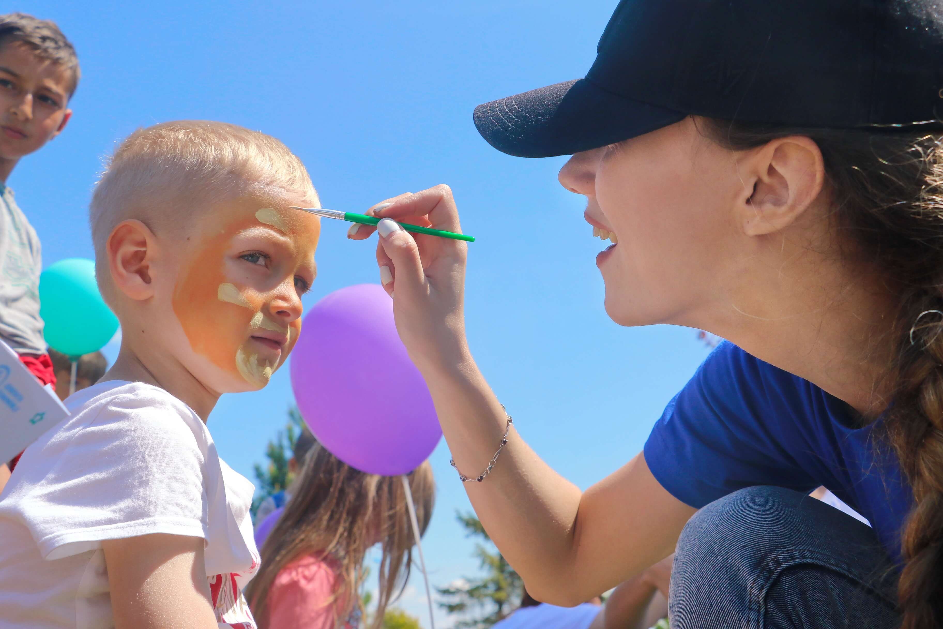 Fundatia Umanitara ASSIST - Ziua Copilului - Festivalul de joaca Taramul Copiilor - Suceava