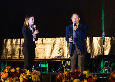 Erster Exzellenzpreis im Bildungsbereich, verliehen von der Humanitären Stiftung ASSIST