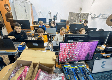 Unterstützung der technischen Ausbildung in Suceava mit einer neuen Spende für das Robotiklabor im „Palatul Copiilor“