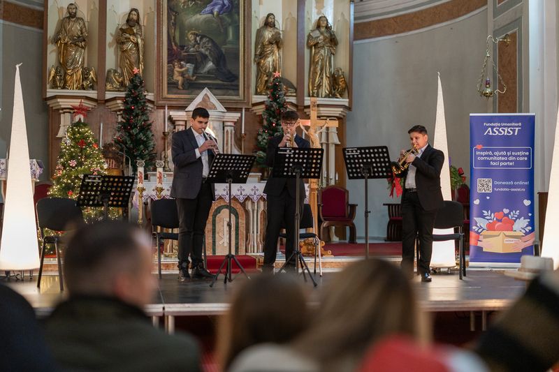 Art College students performing during the concert