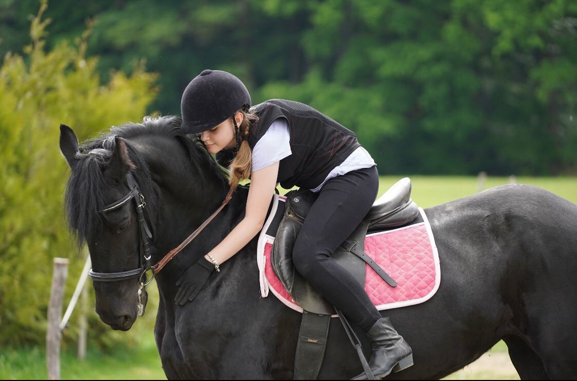 Fundatia Umanitara ASSIST - Fundraising for a 12-year-old student with S-shaped scoliosis