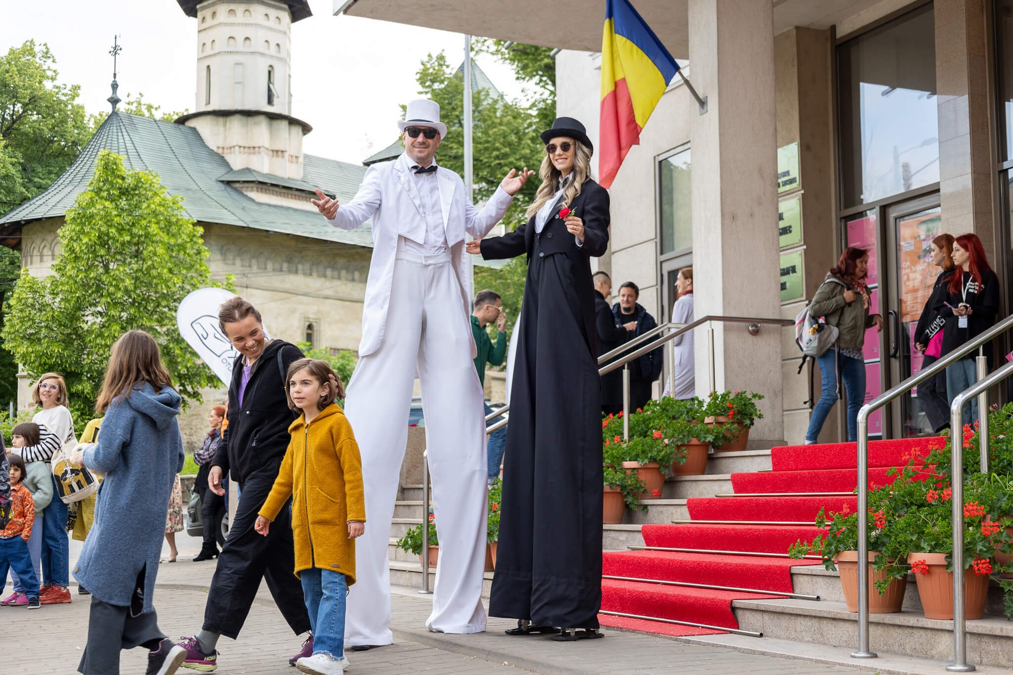 Festivalul_International_Zilele_Teatrului_Matei_Visniec_O_experienta_culturala_memorabila_cu_sprijinul_Fundatiei_Umanitare_ASSIST