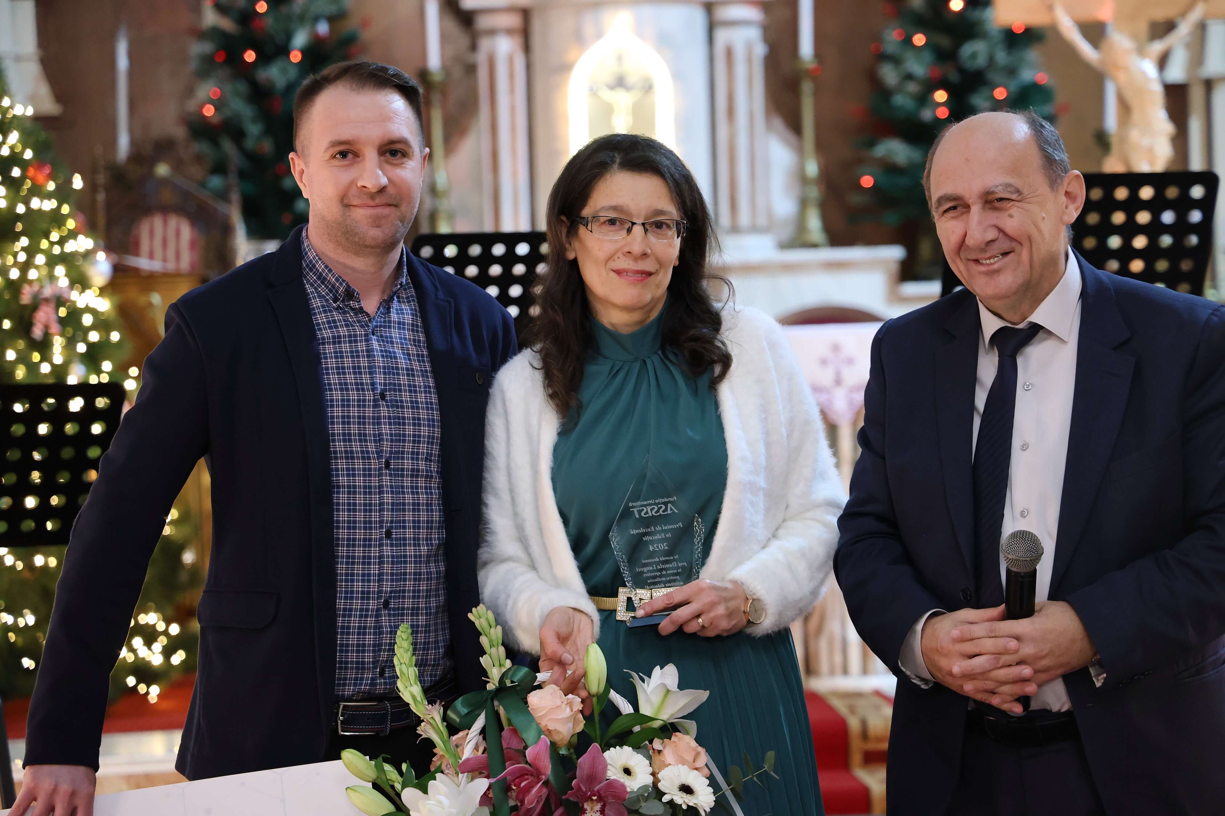 Professor Dana Lungoci with Andrei Cioban, president of the ASSIST Humanitarian Foundation and professor Petru Craciun, the previous nominee for the award