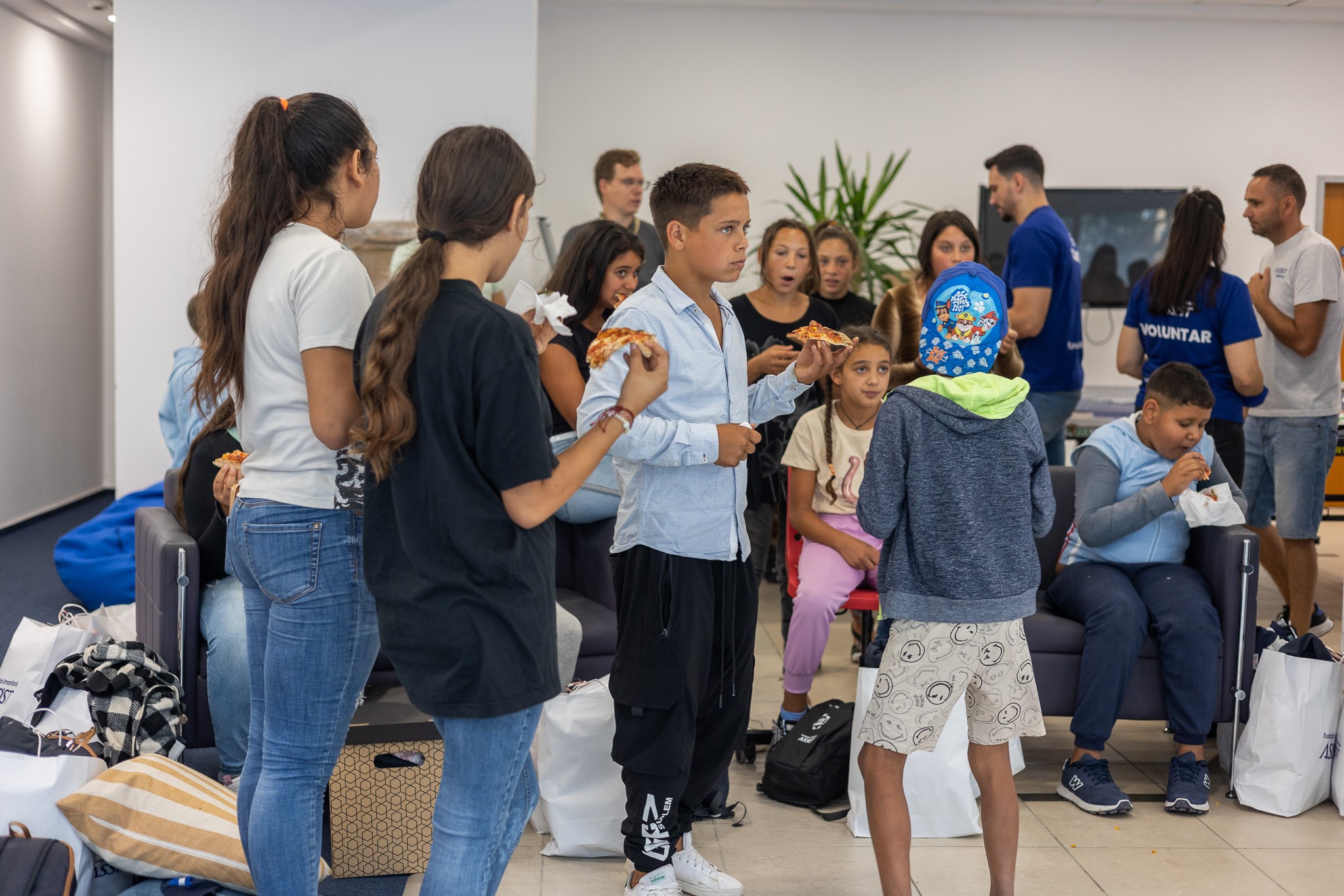 Childre  from Țâmpoceni hamlet visiting ASSIST Software