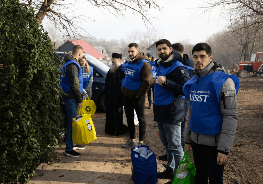 Cadouri_si_bucurie_oferite_de_Fundatia_Umanitara_ASSIST_familiilor_nevoiase_in_preajma_sarbatorilor_Suceava