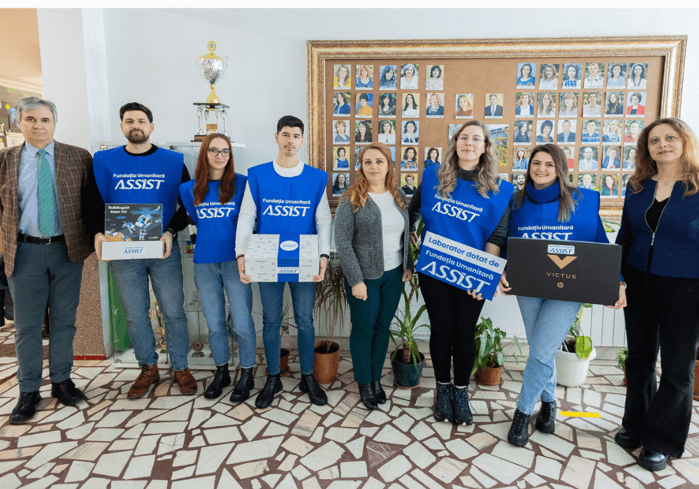 Am_dotat_laboratorul_de_informatica_de_la_scoala_Generala_nr_3_Suceava_cu_echipamente_de_robotica_Fundatia_Umanitara_ASSIST