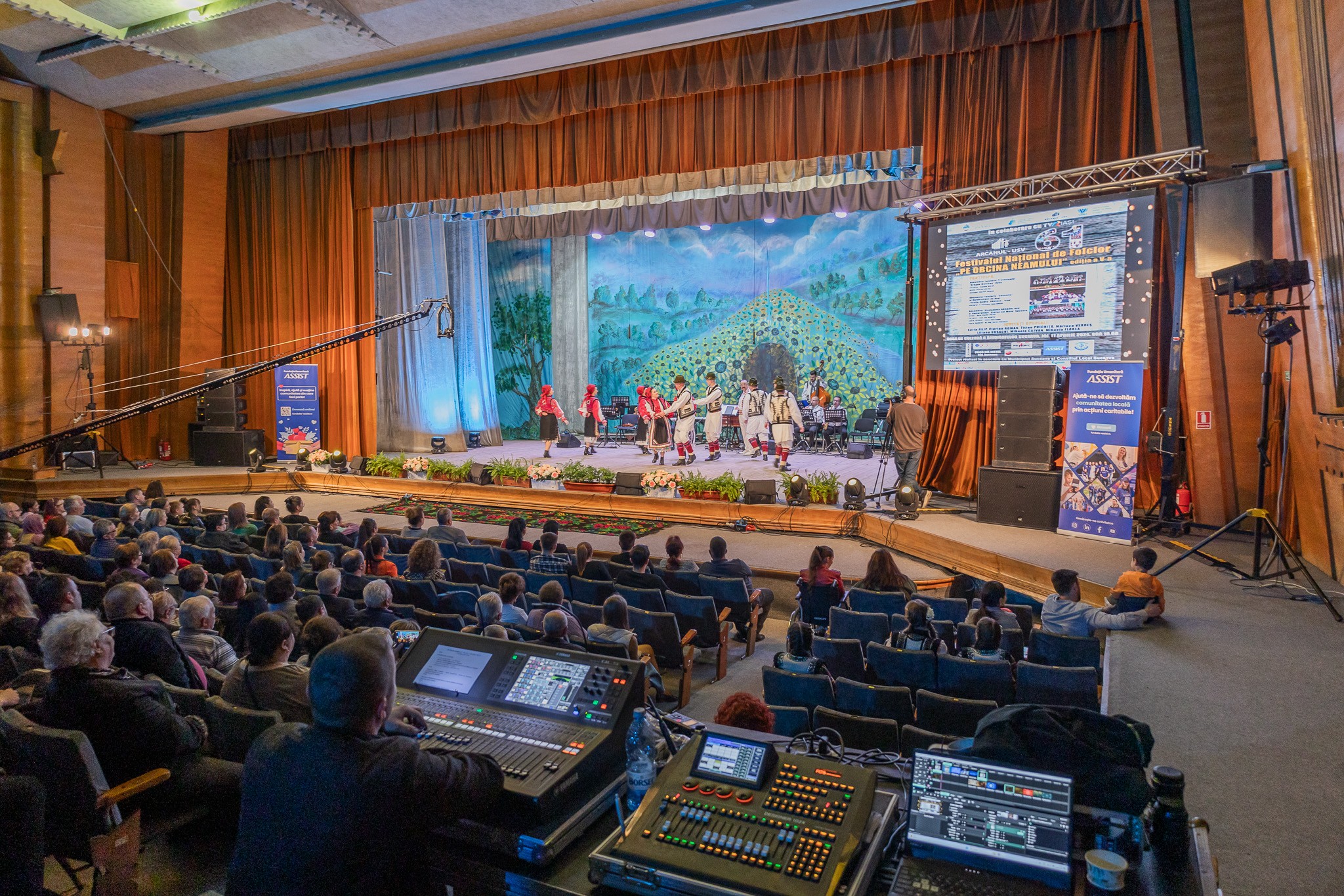 Moment artistic la Festivalul National ”Pe Obcina Neamului”