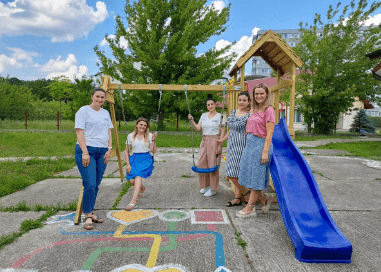 Fundatia Umanitara ASSIST donated a playground to the children from Help Autism Suceava