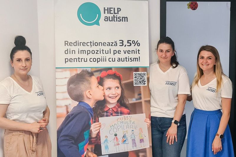 Fundatia Umanitara ASSIST offered the children from Help Autism Suceava a playground