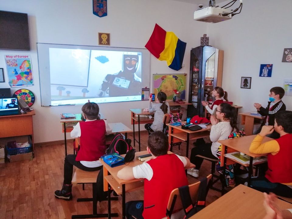 Fundatia Umanitara ASSIST - campanie de donoare pentru dotarea laboratorului de robotica - Scoala Gimnaziala Ipotesti