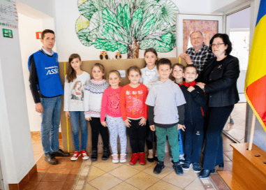 The Jean Bart School of Suceava pupils received an interactive blackboard