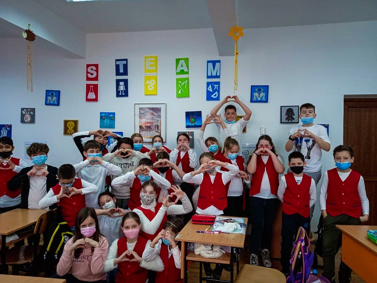 Fundatia Umanitara ASSIST - campanie de donoare pentru dotarea laboratorului de robotica - Scoala Gimnaziala Ipotesti