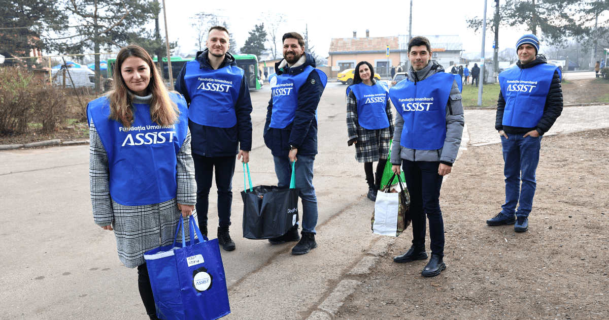 Cadouri_si_bucurie_oferite_de_Fundatia_Umanitara_ASSIST_familiilor_nevoiase_in_preajma_sarbatorilor_Suceava