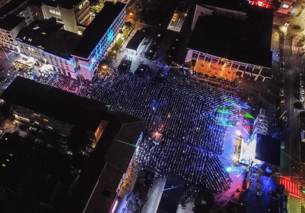 Premiu de Excelență în Educație, oferit de Fundația Umanitară ASSIST pe scena Simfoniilor de Toamnă - Fundatia Umanitara ASSIST - Suceava