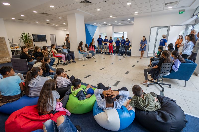 Children  from Țâmpoceni hamlet visiting ASSIST Software