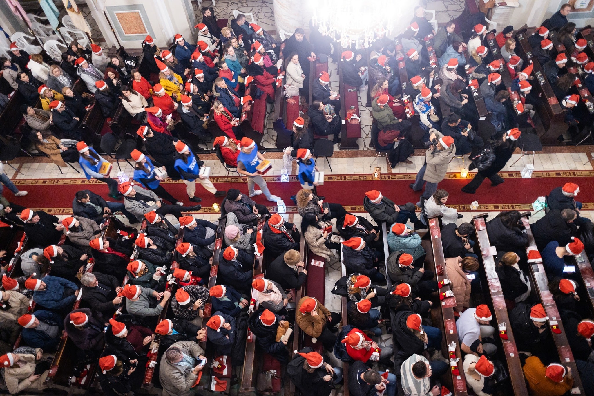 Strangere_de_fonduri_pentru_renovarea_salii_de_spectacole_de_la_Colegiul_de_Arta_Ciprian_Porumbescu_Suceava_Fundatia_Umanitara_ASSIST