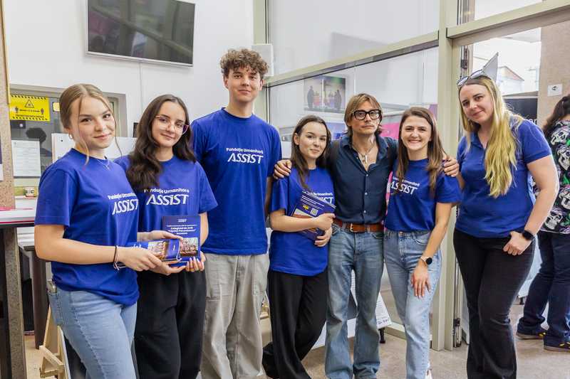 Actorul_Marius_Manole_sustine_renovarea_salii_de_spectacole_de_la_Colegiul_de_Arte_Fundatia_Umanitara_ASSIST