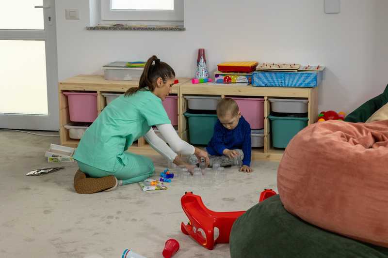 Casa Teona volunteer playing with one of the children who attend the centre.