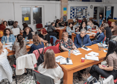 Die Humanitäre Stiftung ASSIST bereitet Lehrer darauf vor, Kinder mit besonderen pädagogischen Bedürfnissen zu unterstützen