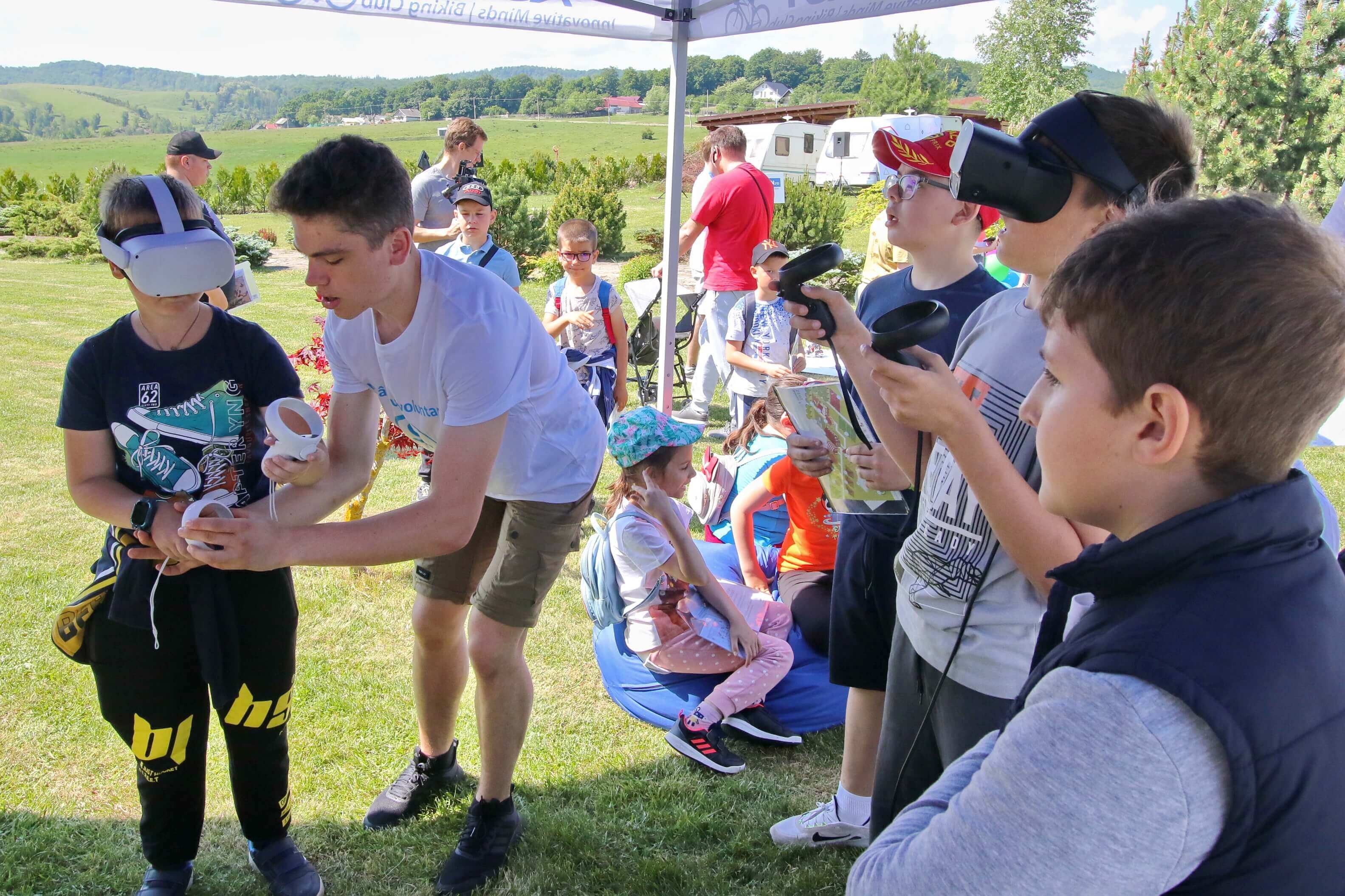 Fundatia Umanitara ASSIST - Ziua Copilului - Festivalul de joaca Taramul Copiilor - Suceava
