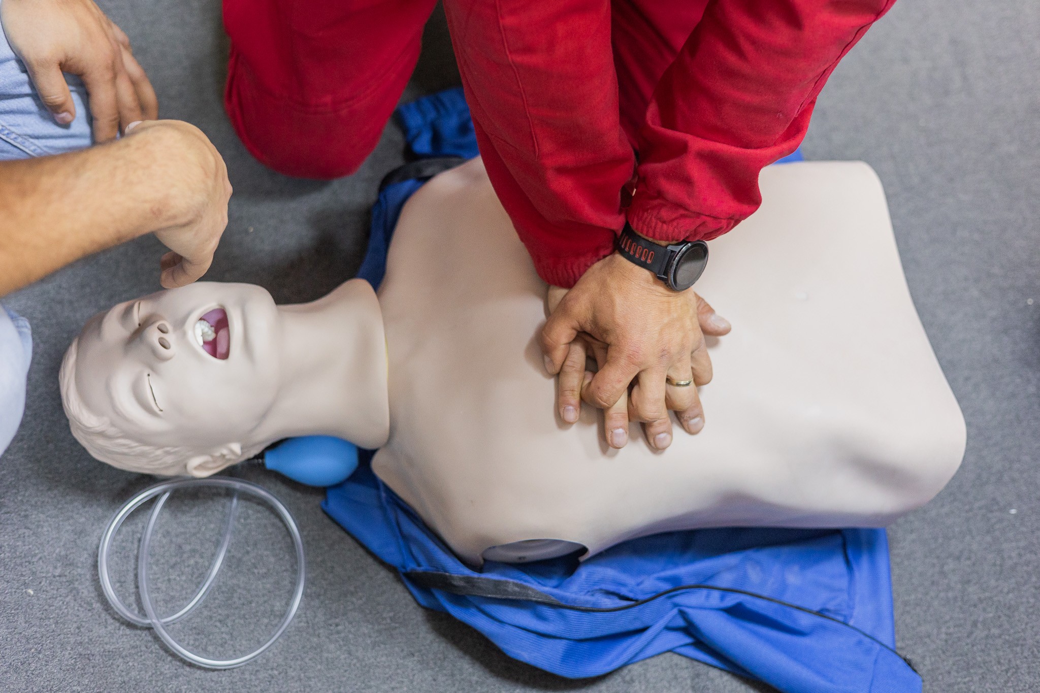 Chest compression training 