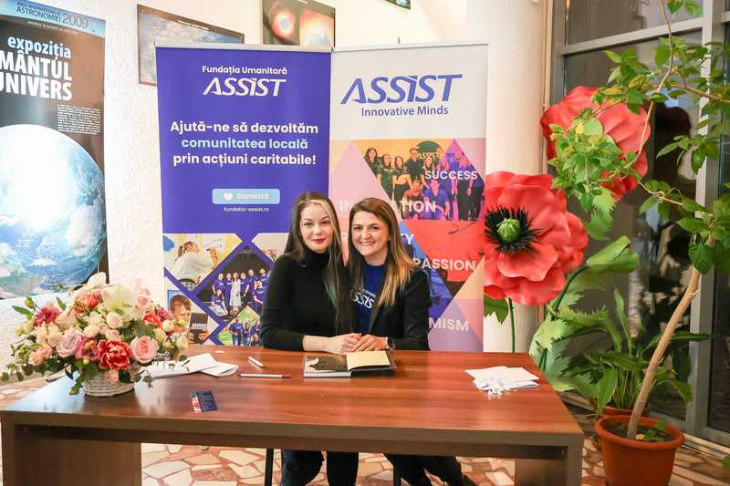 Andreea Juduc si Catalina Micliuc, vicepresedinte al Fundatiei Umanitare ASSIST