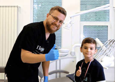 Ajută un copil să meargă la stomatolog! Sprijină sănătatea tinerilor din medii defavorizate